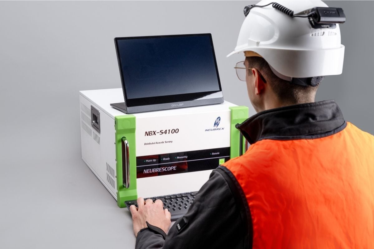 Neubrescope Measurement device with operator